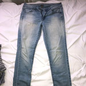 Light wash skinny jeans